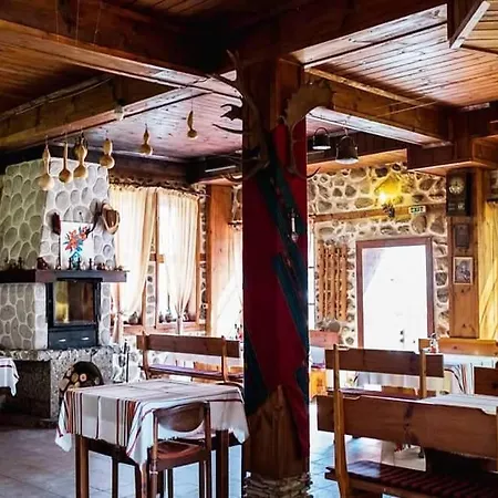 Hotel стария чинар Melnik (Blagoevgrad)